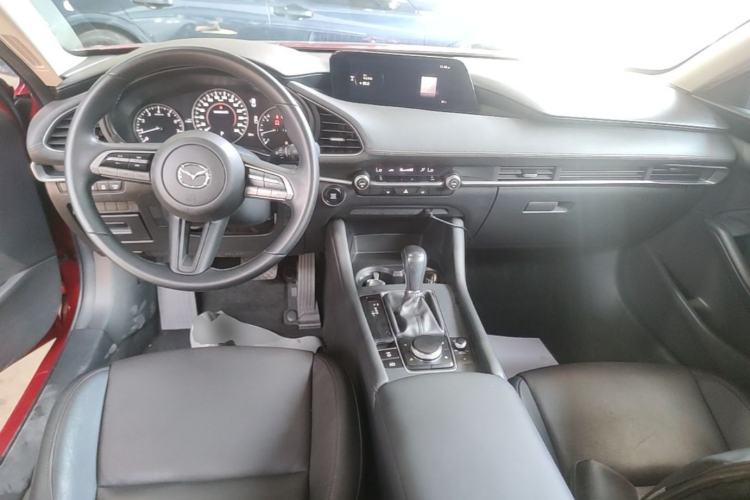 Used Mazda 3 Axela 2020 1.5L Automatic Luxury Version Center Console