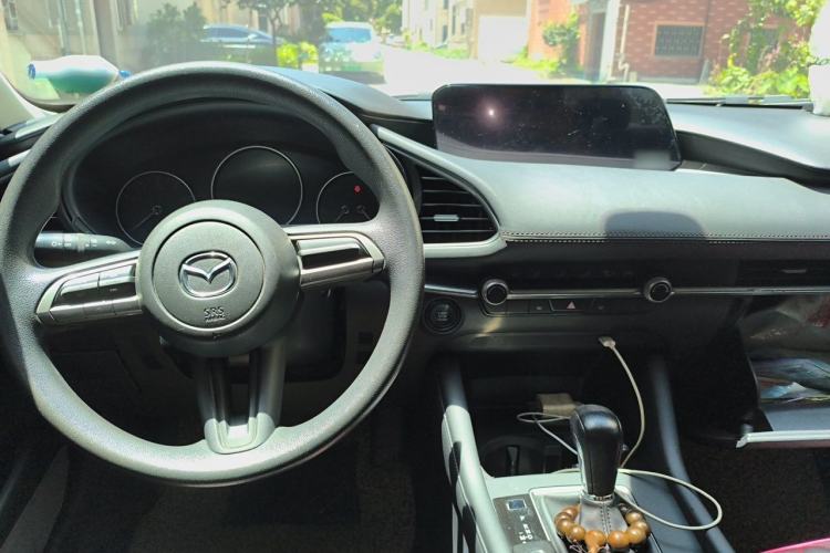 Used Mazda 3 Axela 2020 1.5L Automatic ZhiMei Edition Center Console