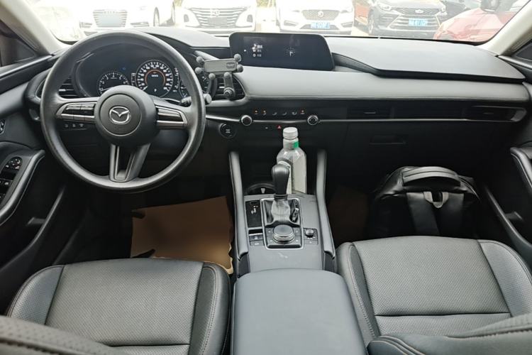 Used Mazda 3 Axela 2020 1.5L Automatic ZhiMei Edition Center Console