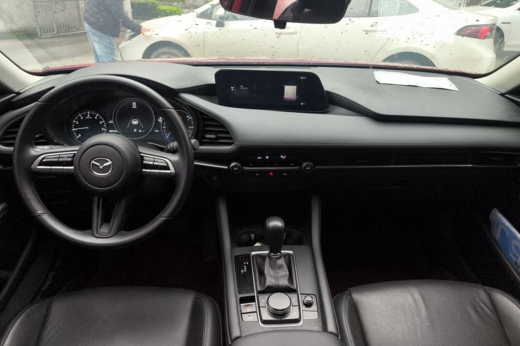 Used Mazda 3 Axela 2020 1.5L Automatic Luxury Version Center Console