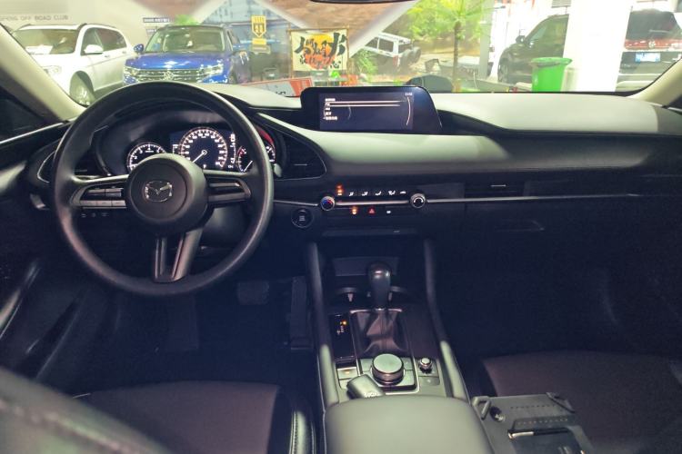 Used Mazda 3 Axela 2020 1.5L Automatic ZhiMei Edition Center Console