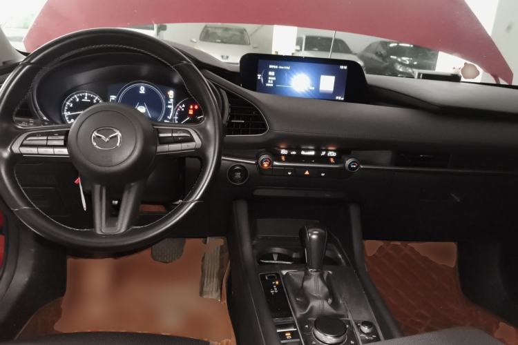 Used Mazda 3 Axela 2020 1.5L Automatic Luxury Version Center Console