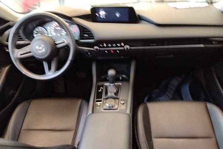 Used Mazda 3 Axela 2020 1.5L Automatic ZhiMei Edition Center Console