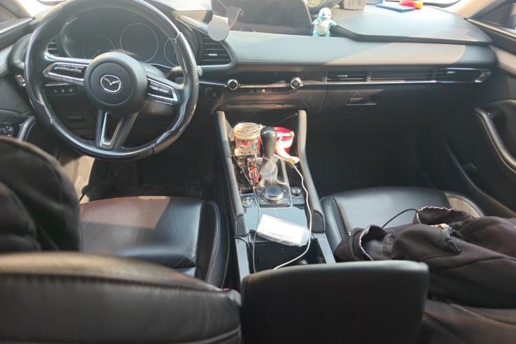 Used Mazda 3 Axela 2020 2.0L Automatic Luxury Version Center Console