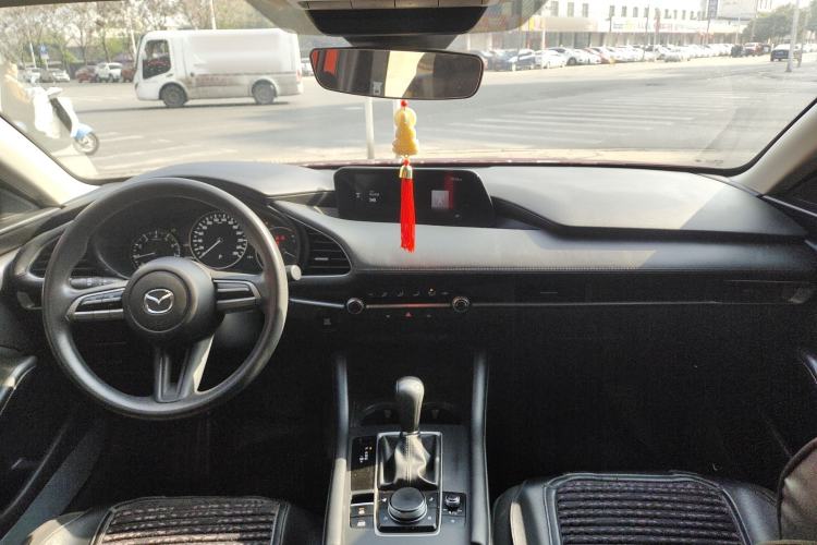 Used Mazda 3 Axela 2020 1.5L Automatic ZhiMei Edition Center Console