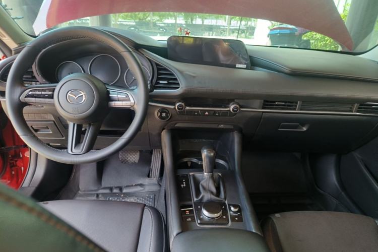 Used Mazda 3 Axela 2020 1.5L Automatic Luxury Version Center Console