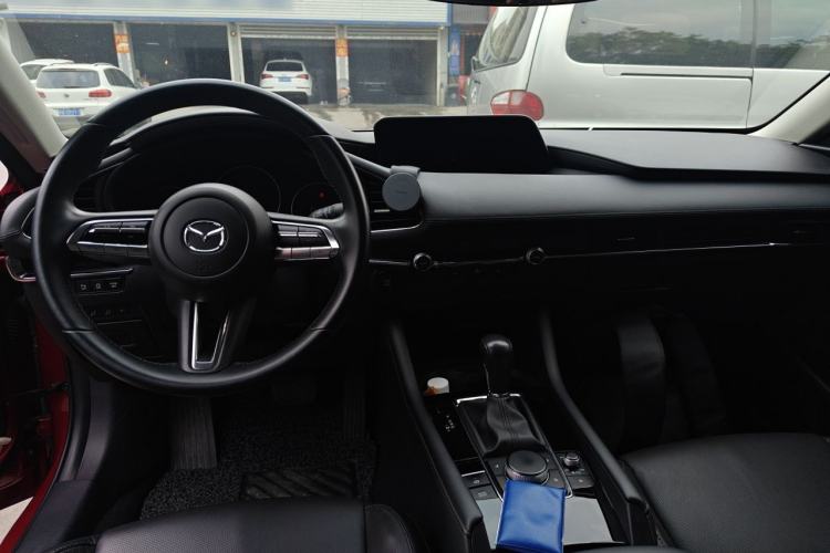 Used Mazda 3 Axela 2020 2.0L Automatic Luxury Version Center Console