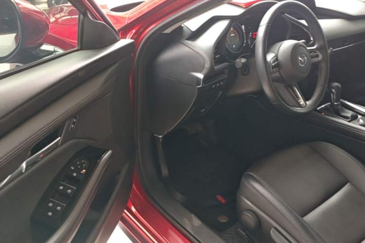Used Mazda 3 Axela 2020 2.0L Automatic Zhiya Edition Driver Seat