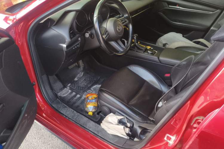 Used Mazda 3 Axela 2020 1.5L Automatic Luxury Version Driver Seat