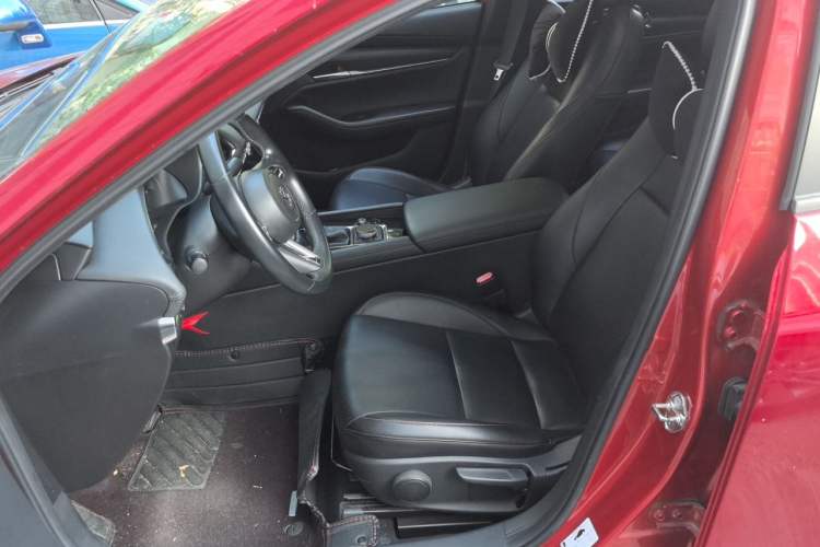 Used Mazda 3 Axela 2020 2.0L Automatic Luxury Version Driver Seat