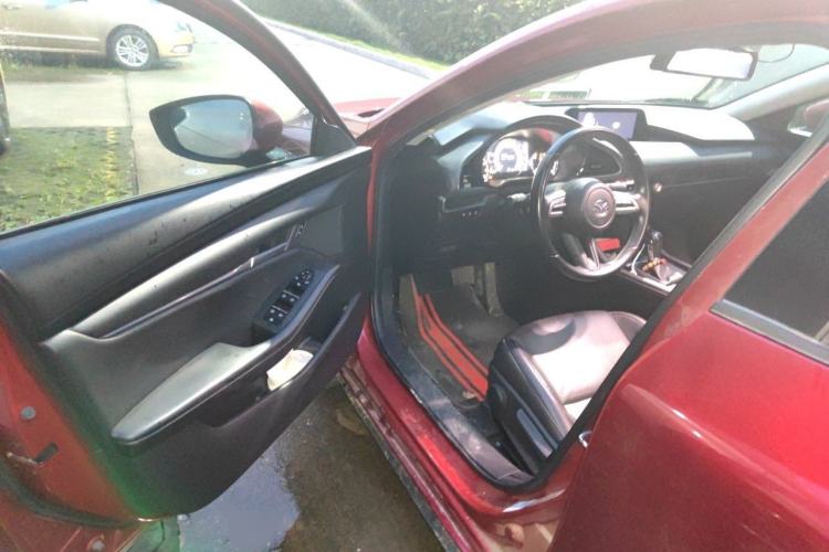 Used Mazda 3 Axela 2020 1.5L Automatic Luxury Version Driver Seat