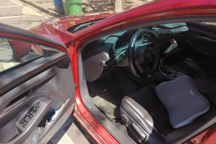 Used Mazda 3 Axela 2020 1.5L Automatic Luxury Version Driver Seat