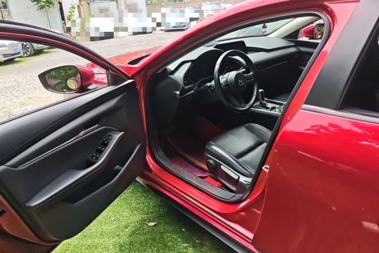Used Mazda 3 Axela 2020 1.5L Automatic Luxury Version Driver Seat