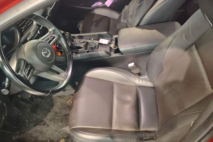 Used Mazda 3 Axela 2020 1.5L Automatic Luxury Version Driver Seat