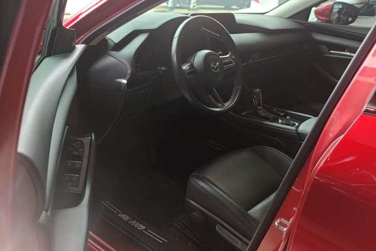 Used Mazda 3 Axela 2020 1.5L Automatic Luxury Version Driver Seat