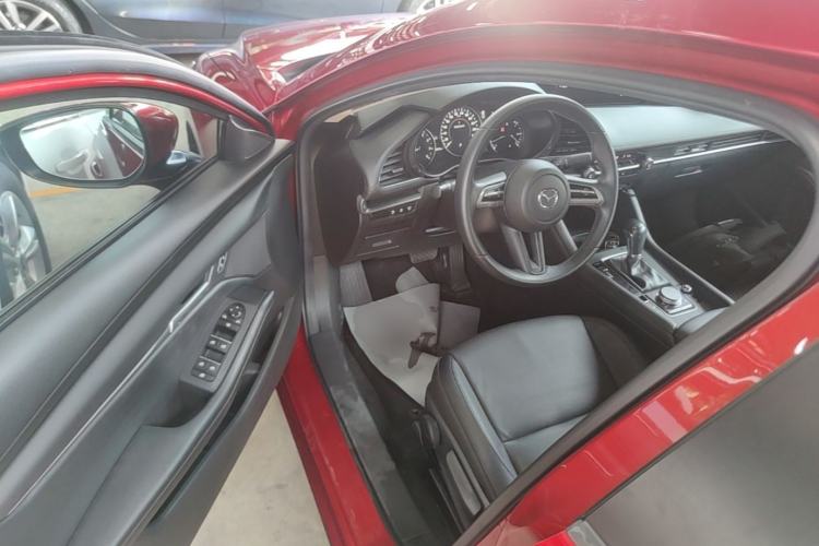 Used Mazda 3 Axela 2020 1.5L Automatic Luxury Version Driver Seat