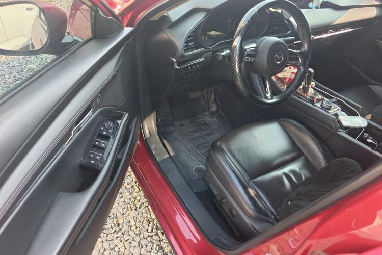 Used Mazda 3 Axela 2020 2.0L Automatic Luxury Version Driver Seat