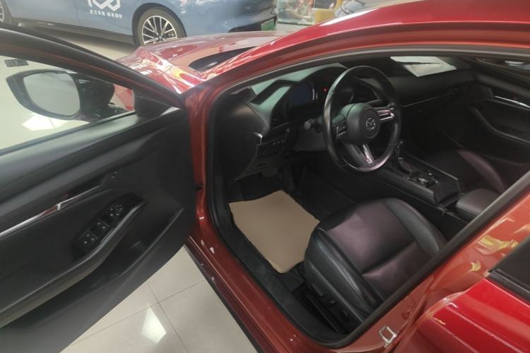 Used Mazda 3 Axela 2020 2.0L Automatic Luxury Version Driver Seat
