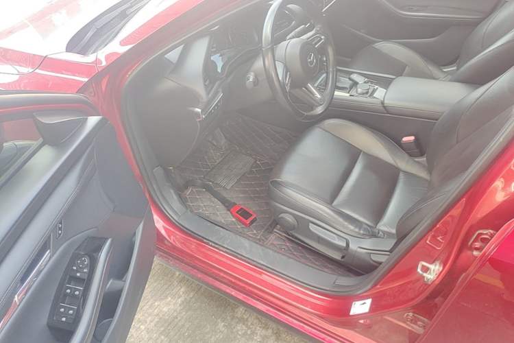Used Mazda 3 Axela 2020 2.0L Automatic Zhiya Edition Driver Seat