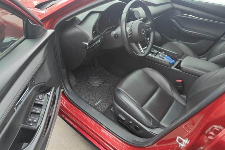 Used Mazda 3 Axela 2020 2.0L Automatic Luxury Version Driver Seat
