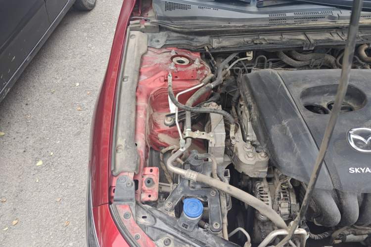 Used Mazda 3 Axela 2020 1.5L Automatic Luxury Version Engine Bay Right