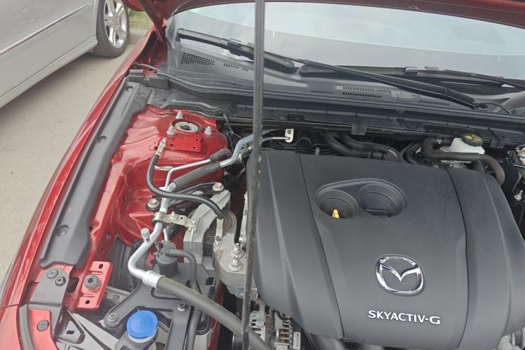 Used Mazda 3 Axela 2020 2.0L Automatic Luxury Version Engine Bay Right