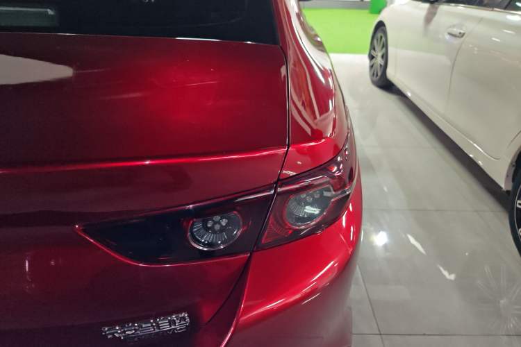Used Mazda 3 Axela 2020 1.5L Automatic ZhiMei Edition Exterior 3