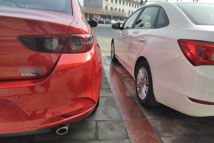 Used Mazda 3 Axela 2020 1.5L Automatic ZhiMei Edition Exterior 3