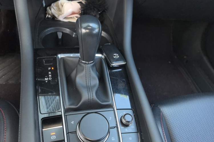 Used Mazda 3 Axela 2020 2.0L Automatic Luxury Version Gear Lever