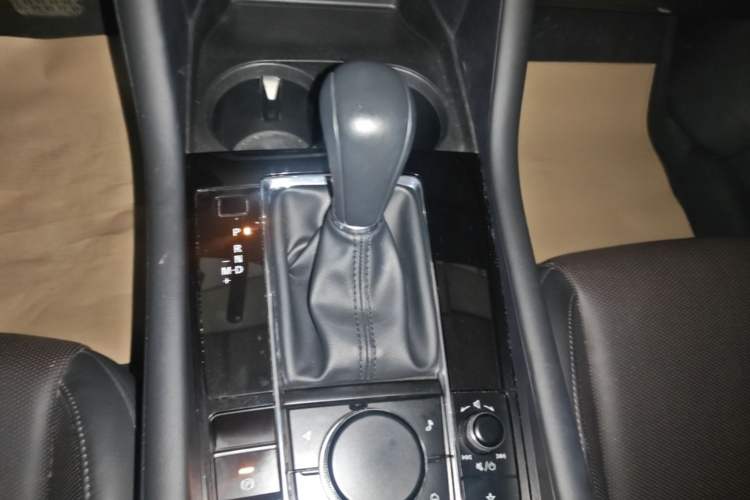 Used Mazda 3 Axela 2020 2.0L Automatic Zhiya Edition Gear Lever
