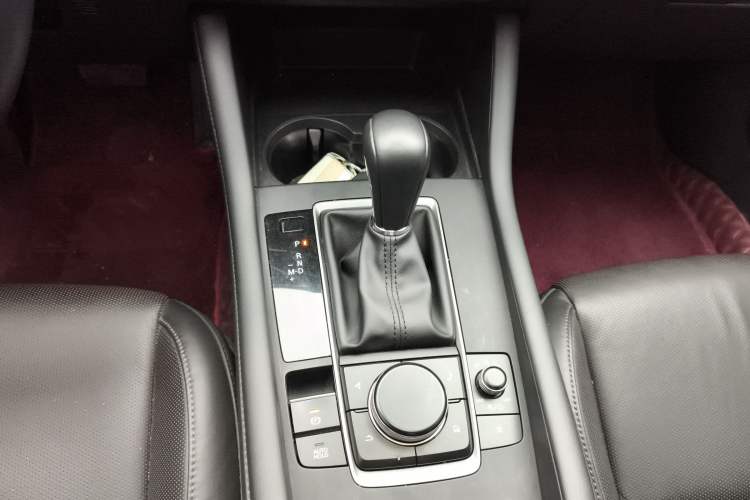 Used Mazda 3 Axela 2020 1.5L Automatic Luxury Version Gear Lever