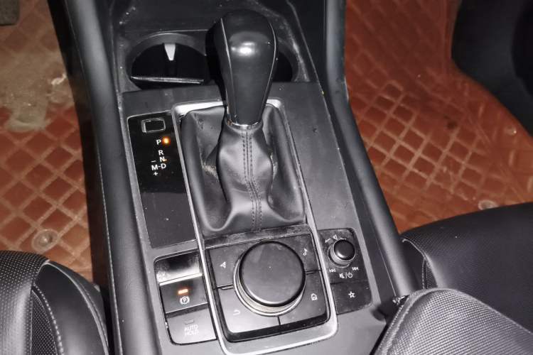 Used Mazda 3 Axela 2020 1.5L Automatic Luxury Version Gear Lever