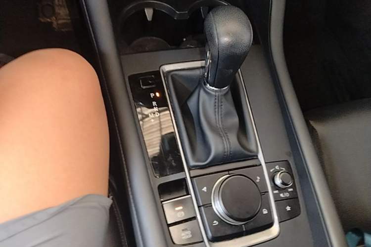 Used Mazda 3 Axela 2020 1.5L Automatic ZhiMei Edition Gear Lever