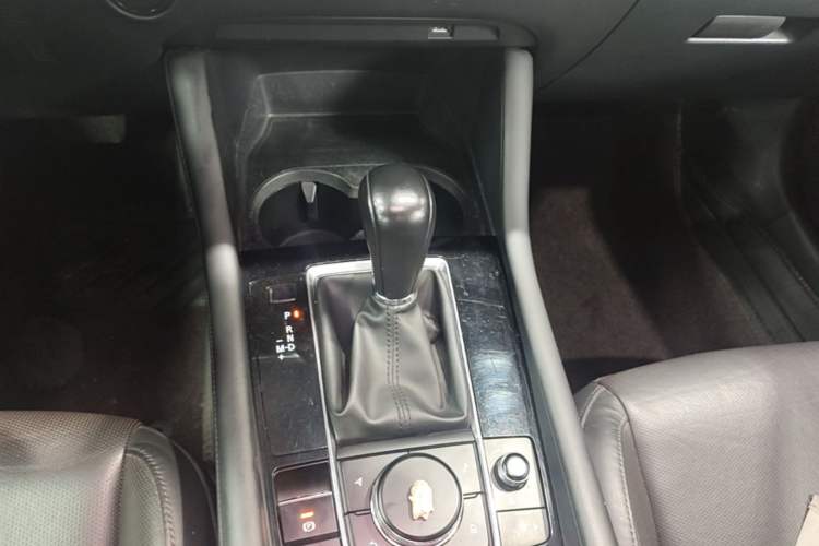 Used Mazda 3 Axela 2020 2.0L Automatic Luxury Version Gear Lever
