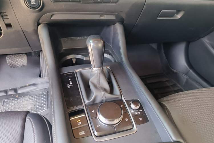 Used Mazda 3 Axela 2020 1.5L Automatic Luxury Version Gear Lever