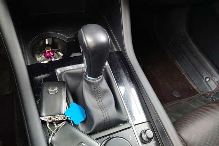 Used Mazda 3 Axela 2020 2.0L Automatic Zhiya Edition Gear Lever
