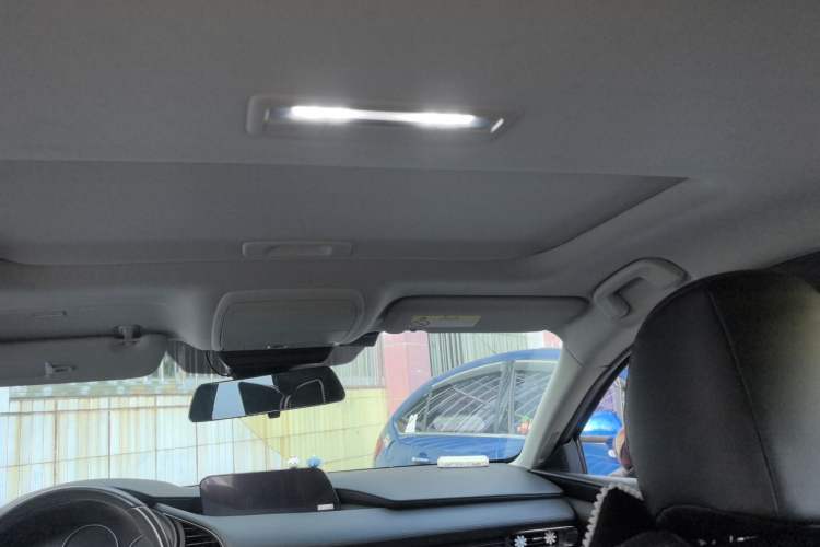 Used Mazda 3 Axela 2020 2.0L Automatic Luxury Version Headliner
