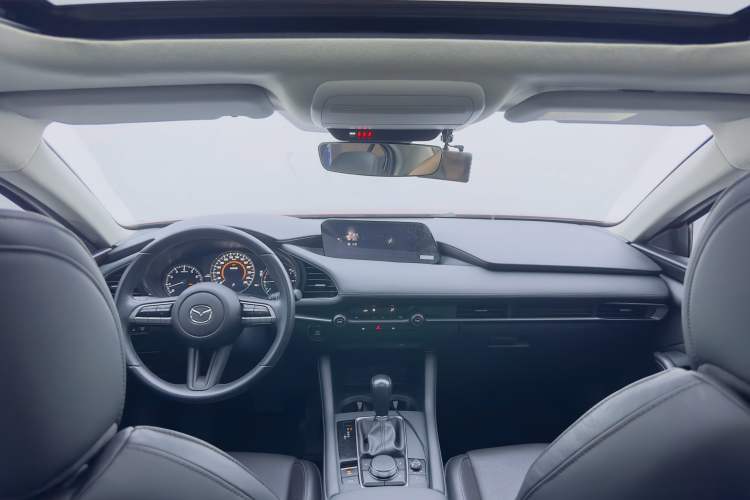 Used Mazda 3 Axela 2020 1.5L Automatic Luxury Version Interior 5