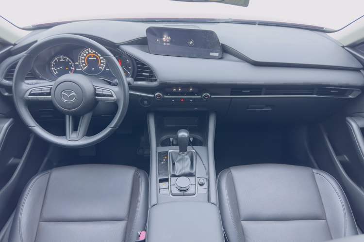Used Mazda 3 Axela 2020 1.5L Automatic Luxury Version Interior 6