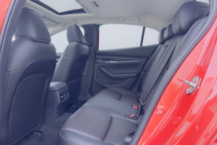 Used Mazda 3 Axela 2020 1.5L Automatic Luxury Version Interior 8
