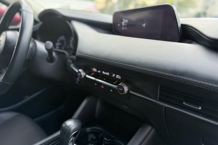 Used Mazda 3 Axela 2020 2.0L Automatic Zhiya Edition Interior 9