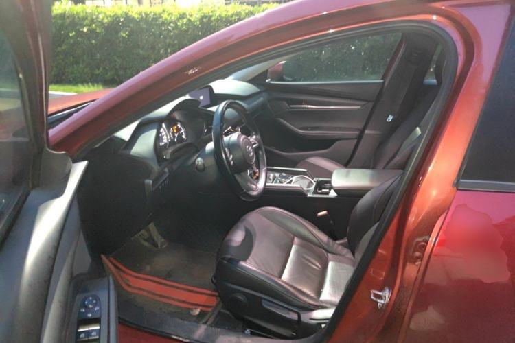 Used Mazda 3 Axela 2020 1.5L Automatic Luxury Version Left Front Seat