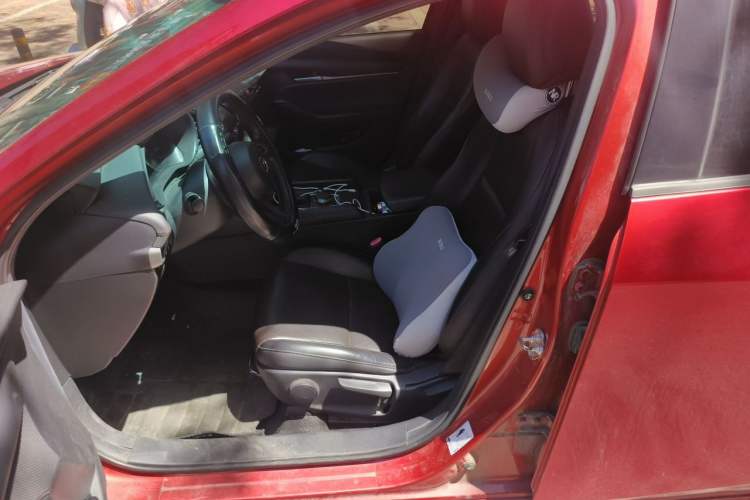 Used Mazda 3 Axela 2020 1.5L Automatic Luxury Version Left Front Seat