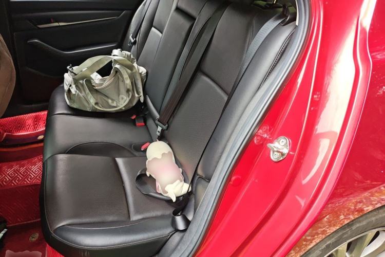 Used Mazda 3 Axela 2020 1.5L Automatic Luxury Version Left Rear Seat