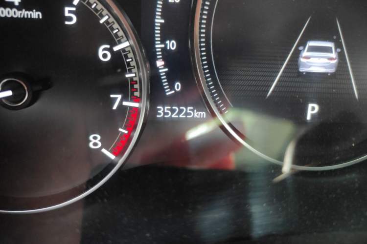 Used Mazda 3 Axela 2020 1.5L Automatic Luxury Version Odometer Close Up
