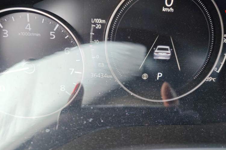 Used Mazda 3 Axela 2020 2.0L X Compression Ignition Prestige Version Odometer Close Up
