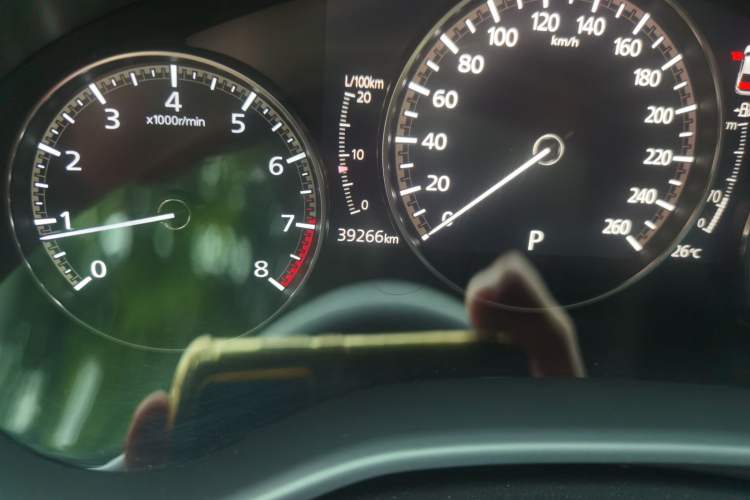 Used Mazda 3 Axela 2020 2.0L Automatic Zhiya Edition Odometer Close Up