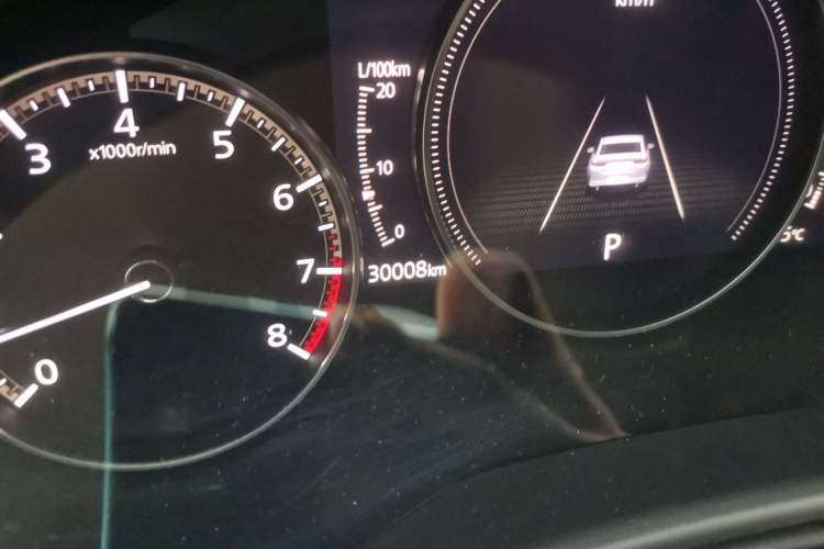 Used Mazda 3 Axela 2020 2.0L Automatic Zhiya Edition Odometer Close Up