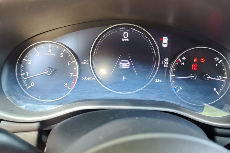 Used Mazda 3 Axela 2020 2.0L Automatic ZhiXuan Edition Odometer Close Up