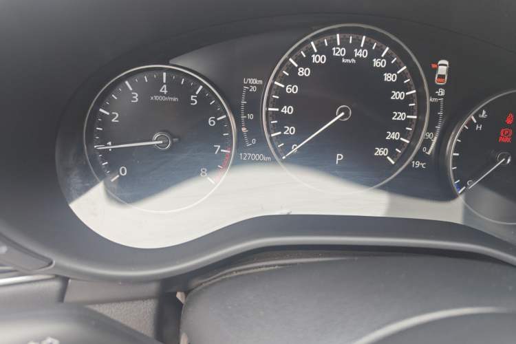 Used Mazda 3 Axela 2020 1.5L Automatic Luxury Version Odometer Close Up